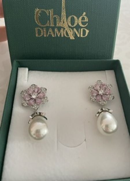 Sakura – eleganckie kolczyki z imitacją pereł i różowo-białymi kamieniami w srebrnym kolorze | Chloe DIAMOND