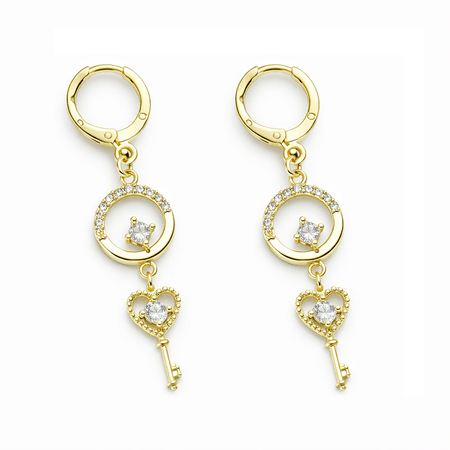 Clavis Amour – kolczyki w kolorze złotym z motywem klucza i serca | Chloe DIAMOND